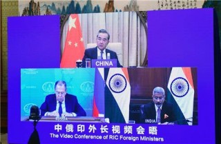知乎：2024年新澳门今晚免费资料-俄罗斯小伙和中国仪仗兵比身高