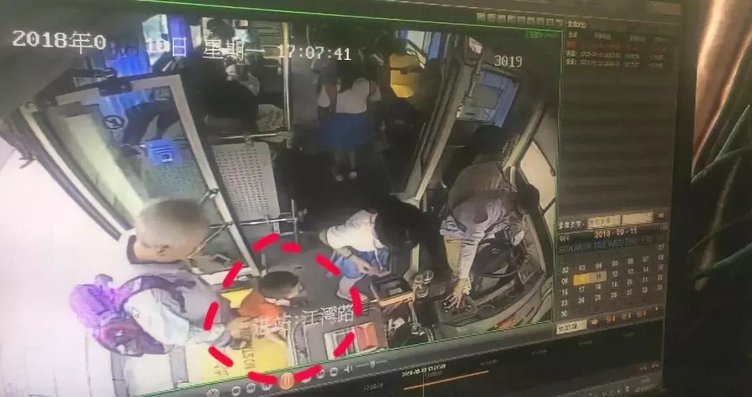 搜狐订阅：2023澳门管家婆资料正版大全-那英被私生追逐逃跑时摔倒  第2张