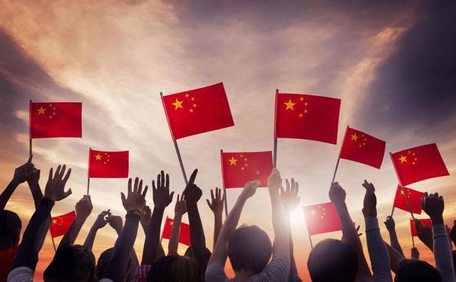 知乎：2024年新澳门今晚免费资料-俄罗斯小伙和中国仪仗兵比身高  第2张