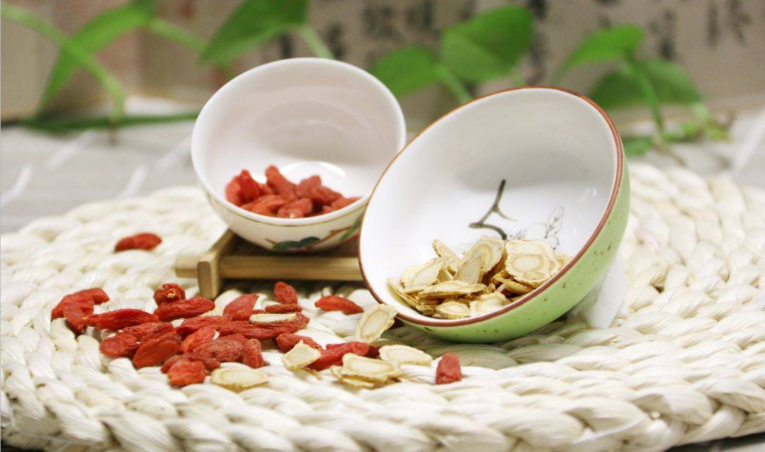 腾讯：香港二四六开奖资料大全2022年-黄芪泡枸杞有什么功效  第3张